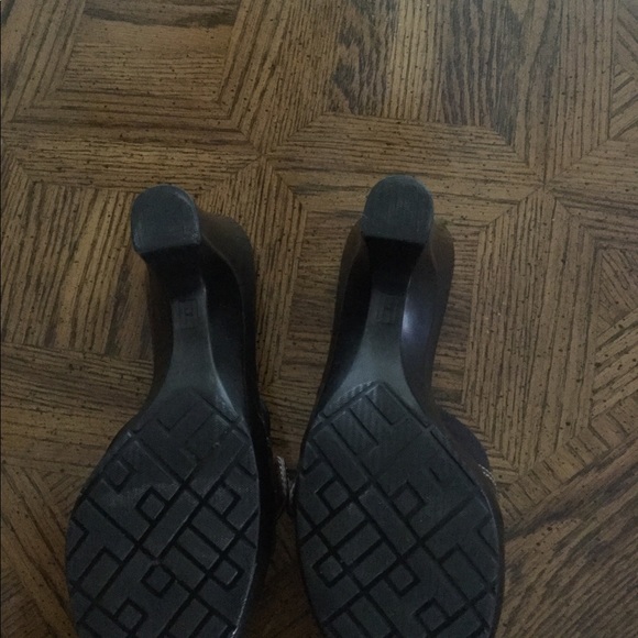 TOMMY HILFIGER brown sandals size 7 - Picture 3 of 3